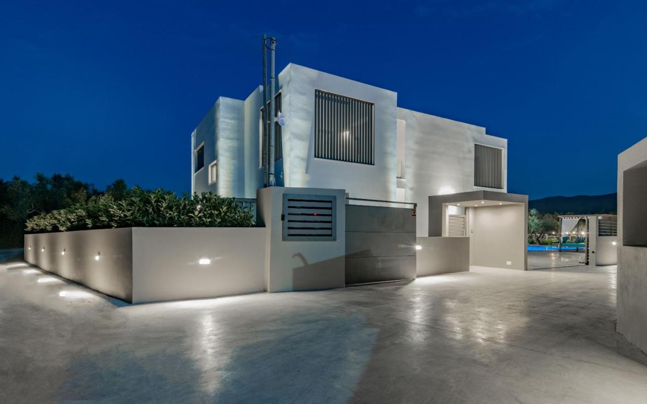 Antonia Villa - Luxurious Serenity With Private Pool, By Zantewize Kalipadhon Экстерьер фото