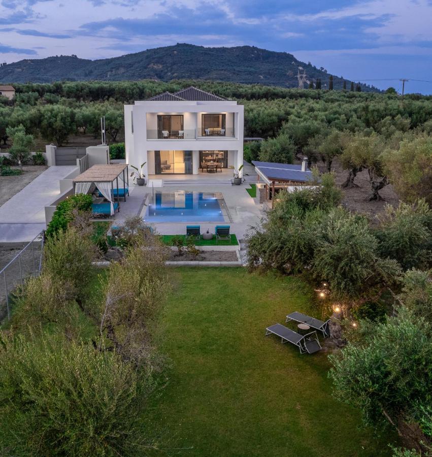 Antonia Villa - Luxurious Serenity With Private Pool, By Zantewize Kalipadhon Экстерьер фото